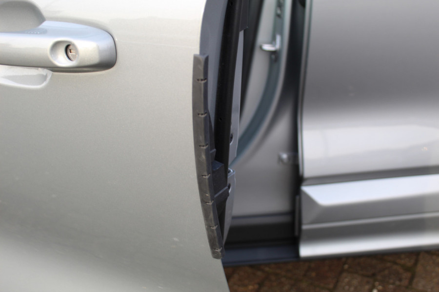 Ford Kuga 2.5-243pk PHEV ST-Line X. Nieuwste model ! Van €. 54.937,- voor €. 43.735,- ! Trekgewicht 2.100kg ! Elektr. panoramadak, Elektr. inklapb. trekhaak, stoel-, stuur- en voorraamverw., lane- en side assist, 360gr. camera, HUD, Apple/Android, Elektr. verstelb. stoelen, LED verl. etc etc