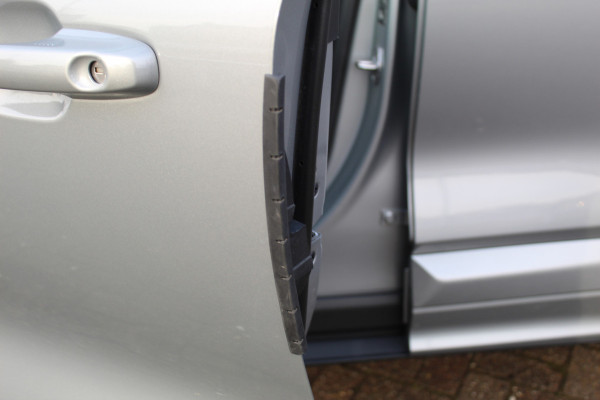 Ford Kuga 2.5-243pk PHEV ST-Line X. Nieuwste model ! Van €. 54.937,- voor €. 43.735,- ! Trekgewicht 2.100kg ! Elektr. panoramadak, Elektr. inklapb. trekhaak, stoel-, stuur- en voorraamverw., lane- en side assist, 360gr. camera, HUD, Apple/Android, Elektr. verstelb. stoelen, LED verl. etc etc