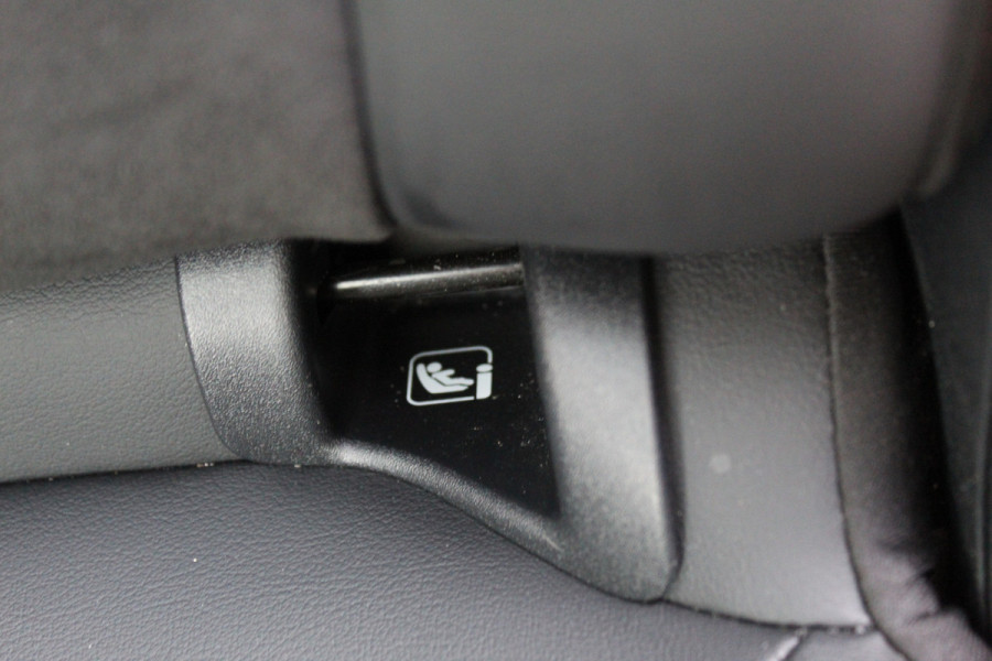 Ford Kuga 2.5-243pk PHEV ST-Line X. Nieuwste model ! Van €. 54.937,- voor €. 43.735,- ! Trekgewicht 2.100kg ! Elektr. panoramadak, Elektr. inklapb. trekhaak, stoel-, stuur- en voorraamverw., lane- en side assist, 360gr. camera, HUD, Apple/Android, Elektr. verstelb. stoelen, LED verl. etc etc