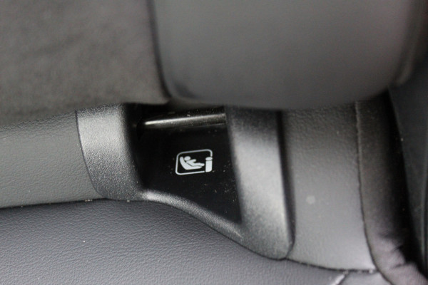 Ford Kuga 2.5-243pk PHEV ST-Line X. Nieuwste model ! Van €. 54.937,- voor €. 43.735,- ! Trekgewicht 2.100kg ! Elektr. panoramadak, Elektr. inklapb. trekhaak, stoel-, stuur- en voorraamverw., lane- en side assist, 360gr. camera, HUD, Apple/Android, Elektr. verstelb. stoelen, LED verl. etc etc