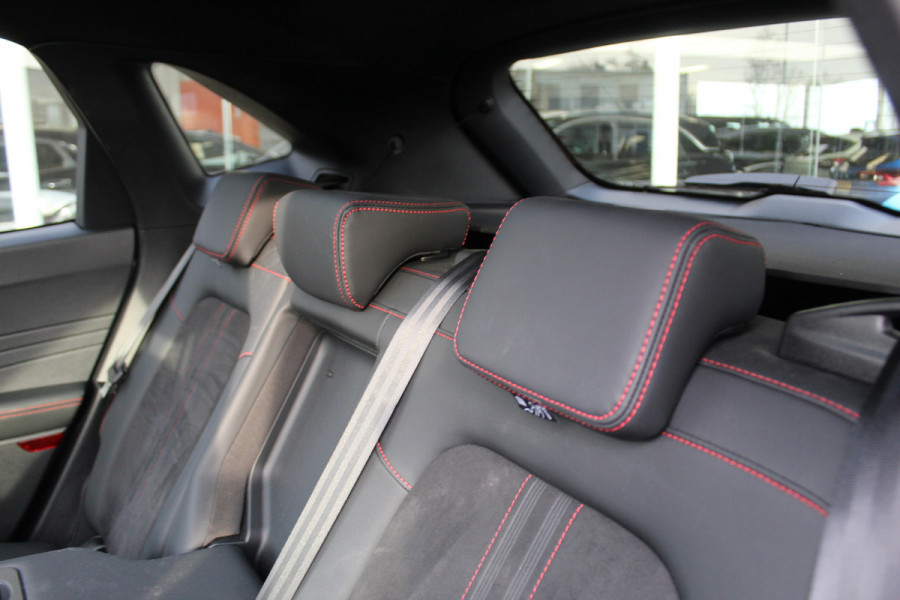 Ford Kuga 2.5-243pk PHEV ST-Line X. Nieuwste model ! Van €. 54.937,- voor €. 43.735,- ! Trekgewicht 2.100kg ! Elektr. panoramadak, Elektr. inklapb. trekhaak, stoel-, stuur- en voorraamverw., lane- en side assist, 360gr. camera, HUD, Apple/Android, Elektr. verstelb. stoelen, LED verl. etc etc