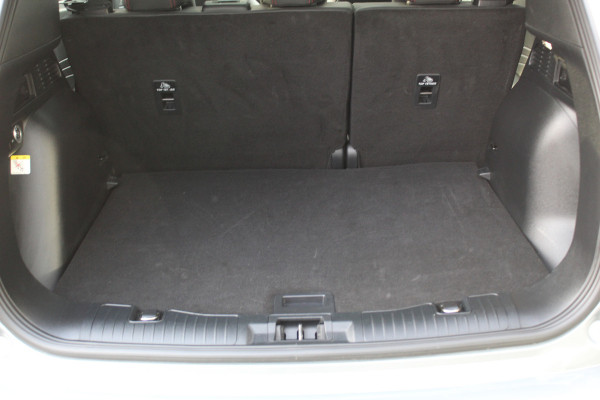 Ford Kuga 2.5-243pk PHEV ST-Line X. Nieuwste model ! Van €. 54.937,- voor €. 43.735,- ! Trekgewicht 2.100kg ! Elektr. panoramadak, Elektr. inklapb. trekhaak, stoel-, stuur- en voorraamverw., lane- en side assist, 360gr. camera, HUD, Apple/Android, Elektr. verstelb. stoelen, LED verl. etc etc