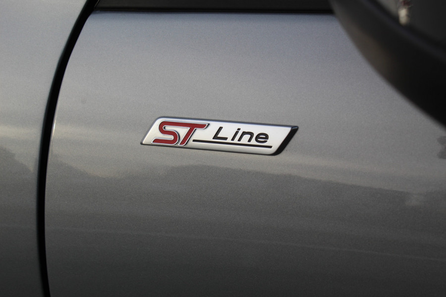 Ford Kuga 2.5-243pk PHEV ST-Line X. Nieuwste model ! Van €. 54.937,- voor €. 43.735,- ! Trekgewicht 2.100kg ! Elektr. panoramadak, Elektr. inklapb. trekhaak, stoel-, stuur- en voorraamverw., lane- en side assist, 360gr. camera, HUD, Apple/Android, Elektr. verstelb. stoelen, LED verl. etc etc