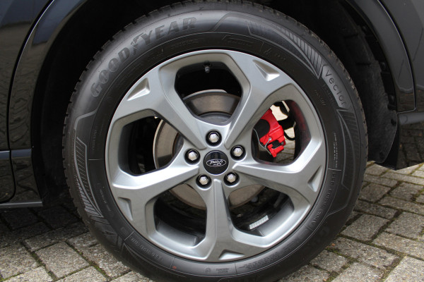 Ford Kuga 2.5-243pk PHEV ST-Line X. Trekgewicht 2.100kg. Nieuw Model ! Van €. 54.937,- voor €. 43.735,- Trekgewicht van 2.100kg ! Elektr. panodak., elektr. trekhaak, stoel-, stuur- en voorraamverw., 360gr. Camera, HUD, AppleCarplay/Androidauto, Elektr. verstelb. comfortstoelen, LED verl.