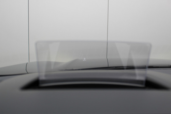 Ford Kuga 2.5-243pk PHEV ST-Line X. Trekgewicht 2.100kg. Nieuw Model ! Van €. 54.937,- voor €. 43.735,- Trekgewicht van 2.100kg ! Elektr. panodak., elektr. trekhaak, stoel-, stuur- en voorraamverw., 360gr. Camera, HUD, AppleCarplay/Androidauto, Elektr. verstelb. comfortstoelen, LED verl.