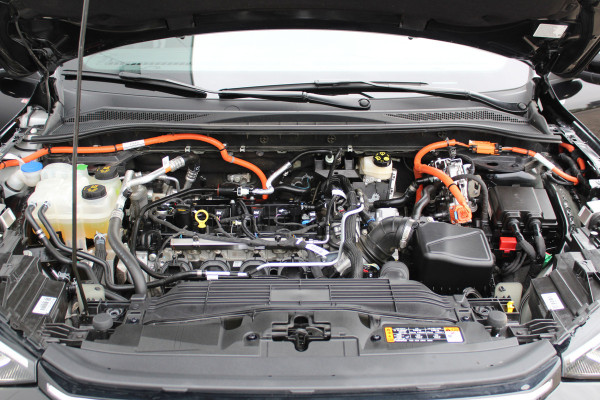 Ford Kuga 2.5-243pk PHEV ST-Line X. Trekgewicht 2.100kg. Nieuw Model ! Van €. 54.937,- voor €. 43.735,- Trekgewicht van 2.100kg ! Schuif / kanteldak. Elektrisch inklapbare Trekhaak, vooruit, stuur, stoelverwarming V+A, 360 Camera, HUB, Apple/Androidauto, Elektrisch verstelbare stoelen, LED V+A,