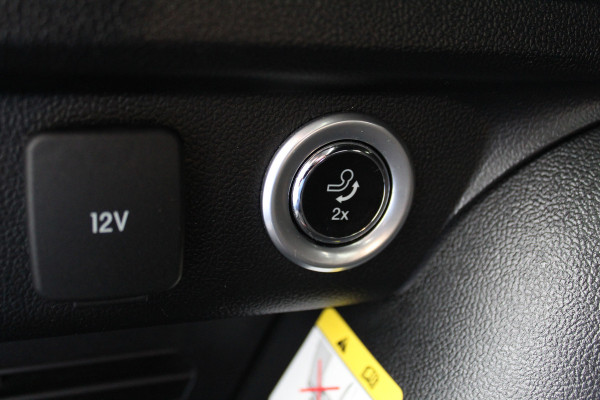 Ford Kuga 2.5-243pk PHEV ST-Line X. Trekgewicht 2.100kg. Nieuw Model ! Van €. 54.937,- voor €. 43.735,- Trekgewicht van 2.100kg ! Schuif / kanteldak. Elektrisch inklapbare Trekhaak, vooruit, stuur, stoelverwarming V+A, 360 Camera, HUB, Apple/Androidauto, Elektrisch verstelbare stoelen, LED V+A,