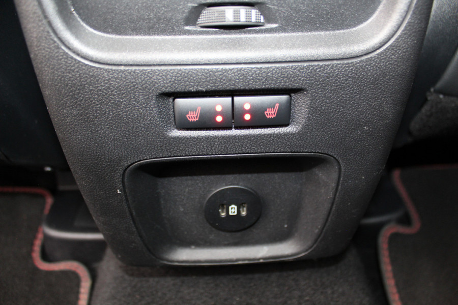 Ford Kuga 2.5-243pk PHEV ST-Line X. Trekgewicht 2.100kg. Nieuw Model ! Van €. 54.937,- voor €. 43.735,- Trekgewicht van 2.100kg ! Schuif / kanteldak. Elektrisch inklapbare Trekhaak, vooruit, stuur, stoelverwarming V+A, 360 Camera, HUB, Apple/Androidauto, Elektrisch verstelbare stoelen, LED V+A,