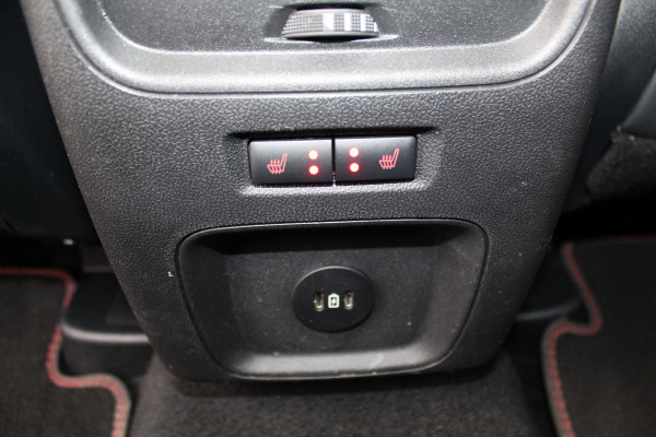 Ford Kuga 2.5-243pk PHEV ST-Line X. Trekgewicht 2.100kg. Nieuw Model ! Van €. 54.937,- voor €. 43.735,- Trekgewicht van 2.100kg ! Schuif / kanteldak. Elektrisch inklapbare Trekhaak, vooruit, stuur, stoelverwarming V+A, 360 Camera, HUB, Apple/Androidauto, Elektrisch verstelbare stoelen, LED V+A,