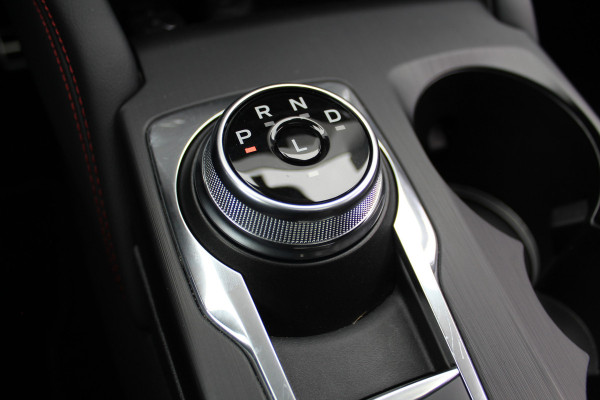 Ford Kuga 2.5-243pk PHEV ST-Line X. Trekgewicht 2.100kg. Nieuw Model ! Van €. 54.937,- voor €. 43.735,- Trekgewicht van 2.100kg ! Schuif / kanteldak. Elektrisch inklapbare Trekhaak, vooruit, stuur, stoelverwarming V+A, 360 Camera, HUB, Apple/Androidauto, Elektrisch verstelbare stoelen, LED V+A,