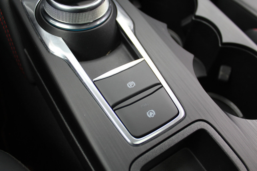 Ford Kuga 2.5-243pk PHEV ST-Line X. Trekgewicht 2.100kg. Nieuw Model ! Van €. 54.937,- voor €. 43.735,- Trekgewicht van 2.100kg ! Schuif / kanteldak. Elektrisch inklapbare Trekhaak, vooruit, stuur, stoelverwarming V+A, 360 Camera, HUB, Apple/Androidauto, Elektrisch verstelbare stoelen, LED V+A,