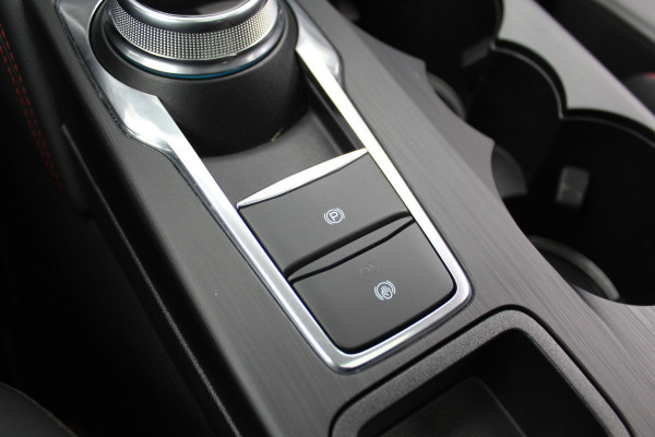 Ford Kuga 2.5-243pk PHEV ST-Line X. Trekgewicht 2.100kg. Nieuw Model ! Van €. 54.937,- voor €. 43.735,- Trekgewicht van 2.100kg ! Schuif / kanteldak. Elektrisch inklapbare Trekhaak, vooruit, stuur, stoelverwarming V+A, 360 Camera, HUB, Apple/Androidauto, Elektrisch verstelbare stoelen, LED V+A,