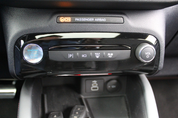 Ford Kuga 2.5-243pk PHEV ST-Line X. Trekgewicht 2.100kg. Nieuw Model ! Van €. 54.937,- voor €. 43.735,- Trekgewicht van 2.100kg ! Schuif / kanteldak. Elektrisch inklapbare Trekhaak, vooruit, stuur, stoelverwarming V+A, 360 Camera, HUB, Apple/Androidauto, Elektrisch verstelbare stoelen, LED V+A,