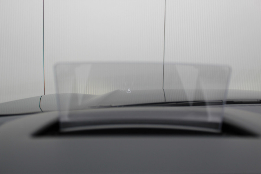 Ford Kuga 2.5-243pk PHEV ST-Line X. Trekgewicht 2.100kg. Nieuw Model ! Van €. 54.937,- voor €. 43.735,- Trekgewicht van 2.100kg ! Schuif / kanteldak. Elektrisch inklapbare Trekhaak, vooruit, stuur, stoelverwarming V+A, 360 Camera, HUB, Apple/Androidauto, Elektrisch verstelbare stoelen, LED V+A,