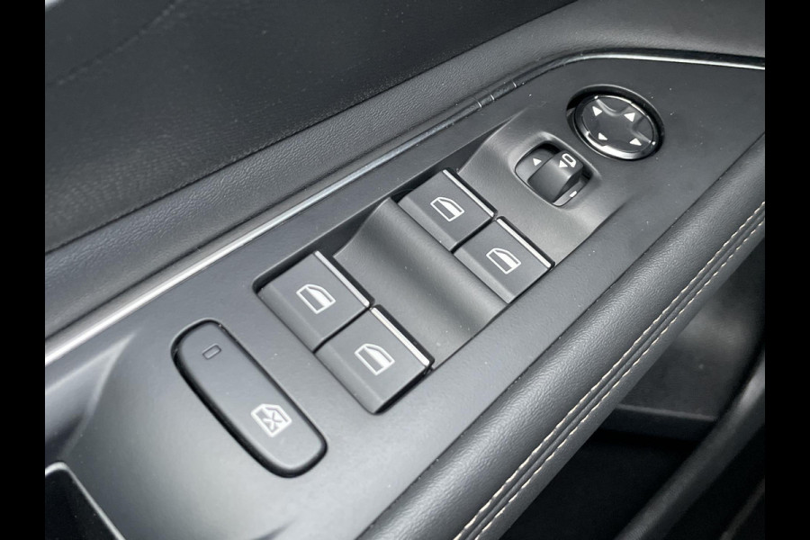 Peugeot 3008 1.6 HYbrid 225 GT | panoramadak | Focal Audio | ACC |