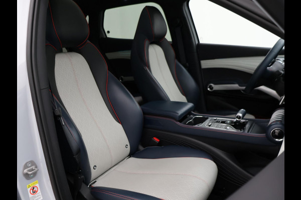 BYD ATTO 3 DESIGN 60 kWh + SCHUIFDAK | LEDER | 360 CAMERA | 15,6" SCHERM | WARMTEPOMP | ADAPTIVE CRUISE