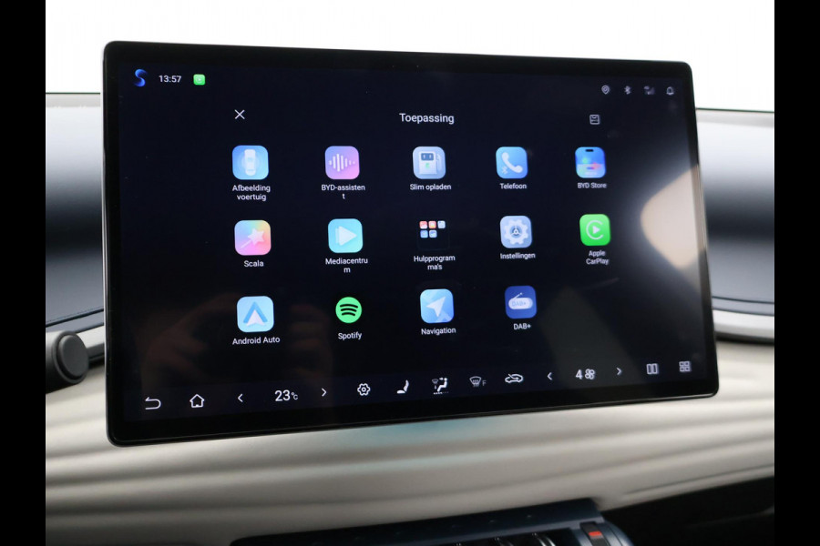 BYD ATTO 3 DESIGN 60 kWh + SCHUIFDAK | LEDER | 360 CAMERA | 15,6" SCHERM | WARMTEPOMP | ADAPTIVE CRUISE