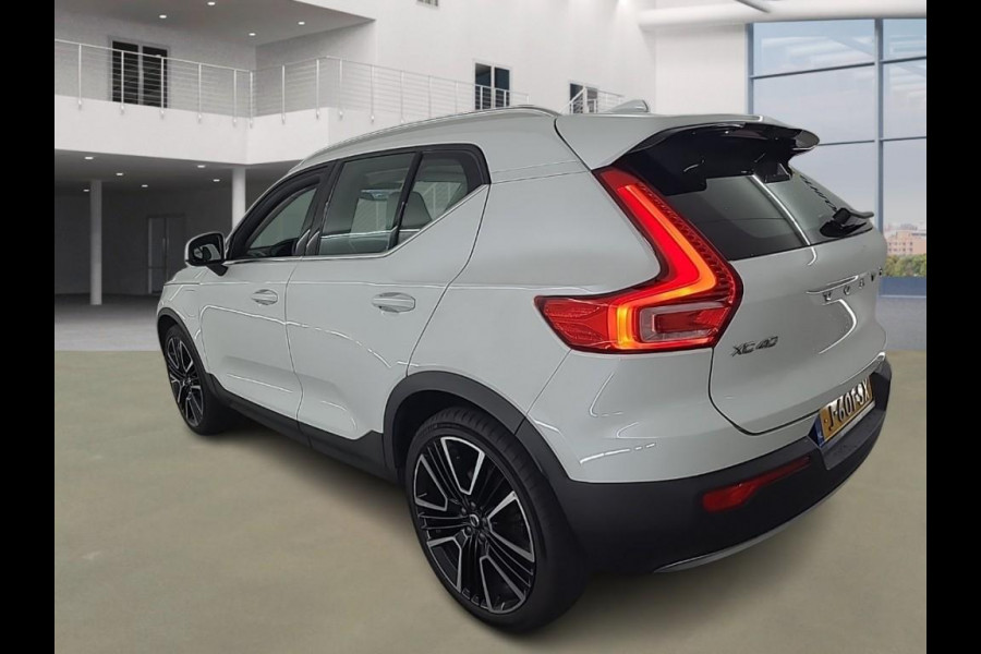 Volvo XC40 1.5 T5 Automaat | Leren bekleding | Stoel- en stuurverwarming | Achteruitrijcamera | Trekhaak uitklapbaar | Harman/kardon audio