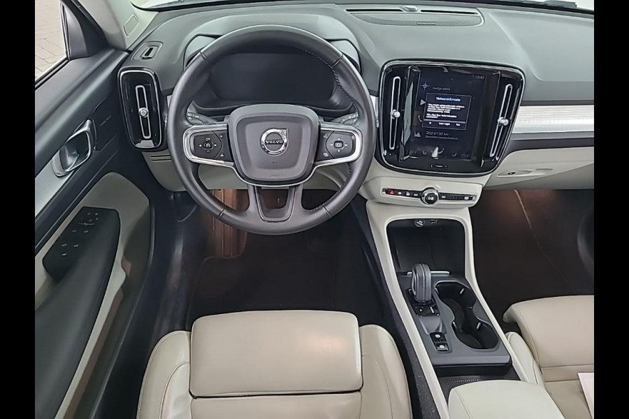 Volvo XC40 1.5 T5 Automaat | Leren bekleding | Stoel- en stuurverwarming | Achteruitrijcamera | Trekhaak uitklapbaar | Harman/kardon audio