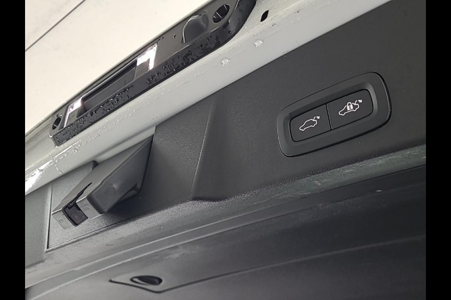 Volvo XC40 1.5 T5 Automaat | Leren bekleding | Stoel- en stuurverwarming | Achteruitrijcamera | Trekhaak uitklapbaar | Harman/kardon audio