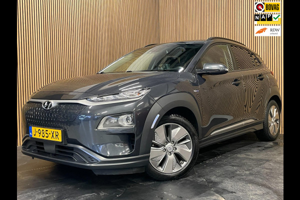 Hyundai Kona EV Premium 64 kWh|GROTE ACCU|100%SOH|FACELIFT|3-FASE|HUD|LEDER|ACC|KRELL|STUURVERW|STOELVERW+VENT.|CAMERA|CARPLAY|NL