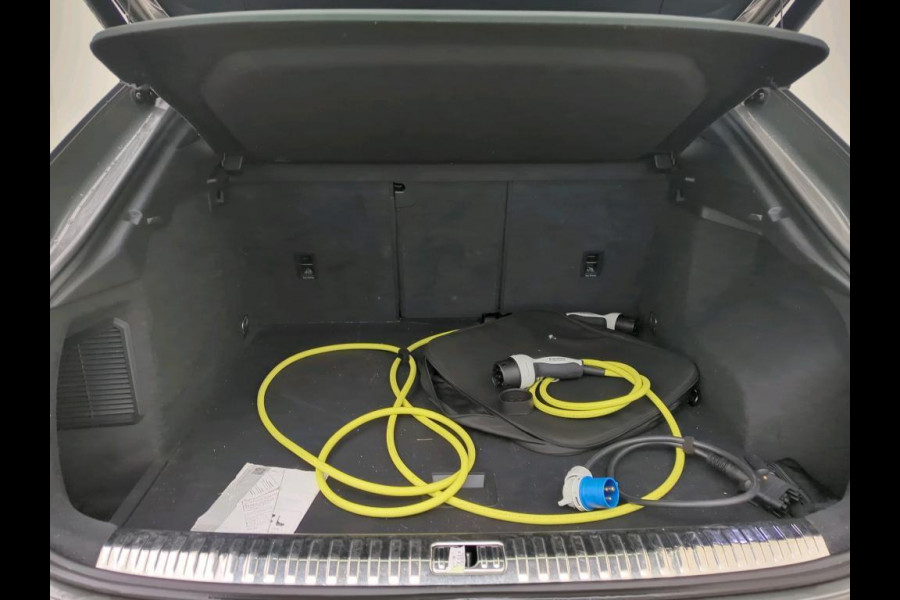 Audi Q3 Sportback 45 TFSI e S Edition Automaat | Keyless entry & start | Chronosgrijs | Stoelverwarming | Sonos Audio HiFi | Zwart optiek | Elektr