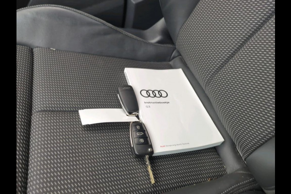 Audi Q3 Sportback 45 TFSI e S Edition Automaat | Keyless entry & start | Chronosgrijs | Stoelverwarming | Sonos Audio HiFi | Zwart optiek | Elektr