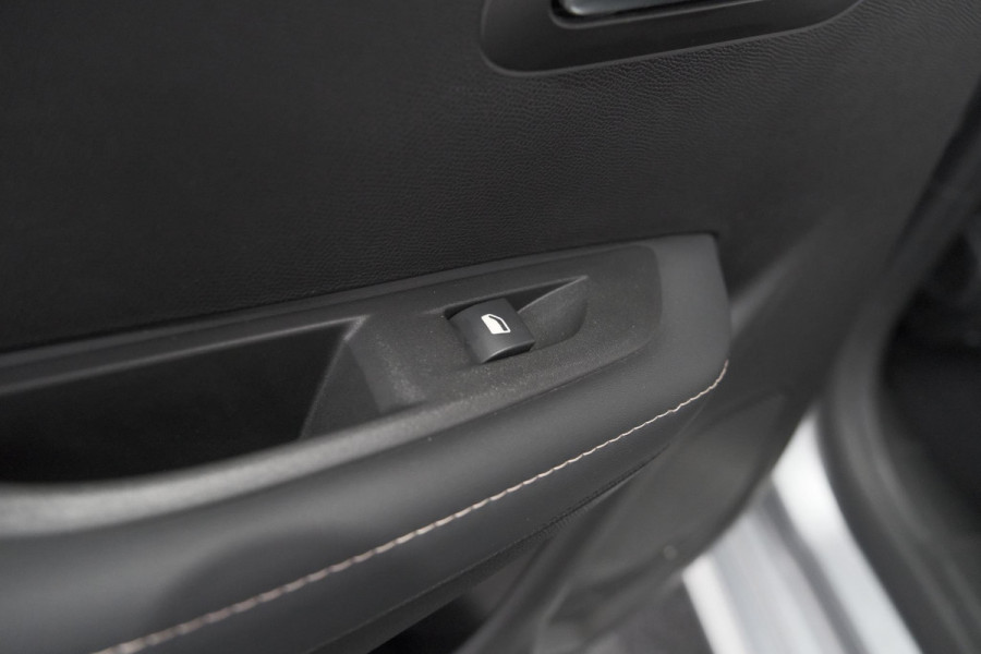 Peugeot 208 PureTech 100 Allure Pack | Nieuw Model | Apple CarPlay | Parkeersensoren | Climate Control