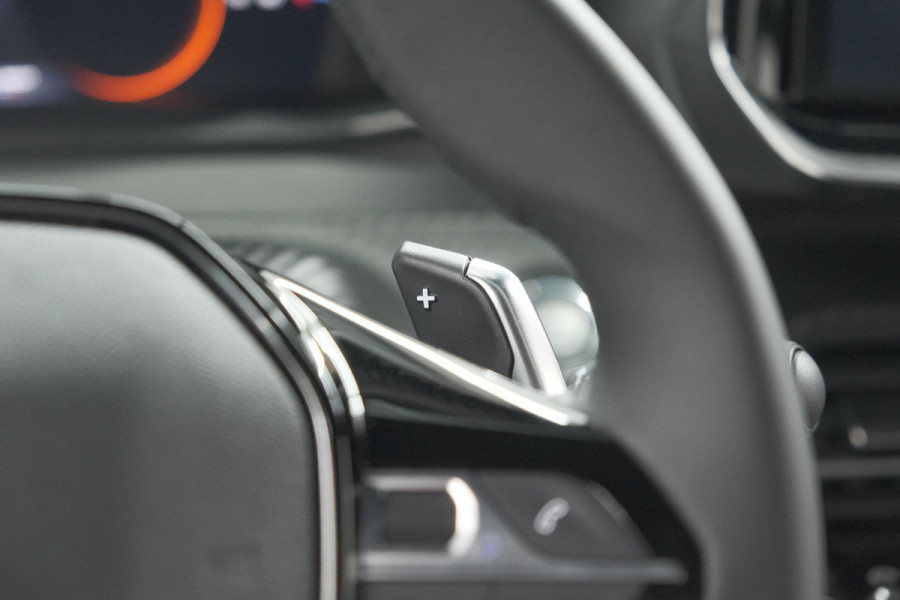 Peugeot 2008 PureTech 130 EAT8 Allure | 100% Benzine | Parkeersensoren Voor + Achter | Apple CarPlay | Climate Control