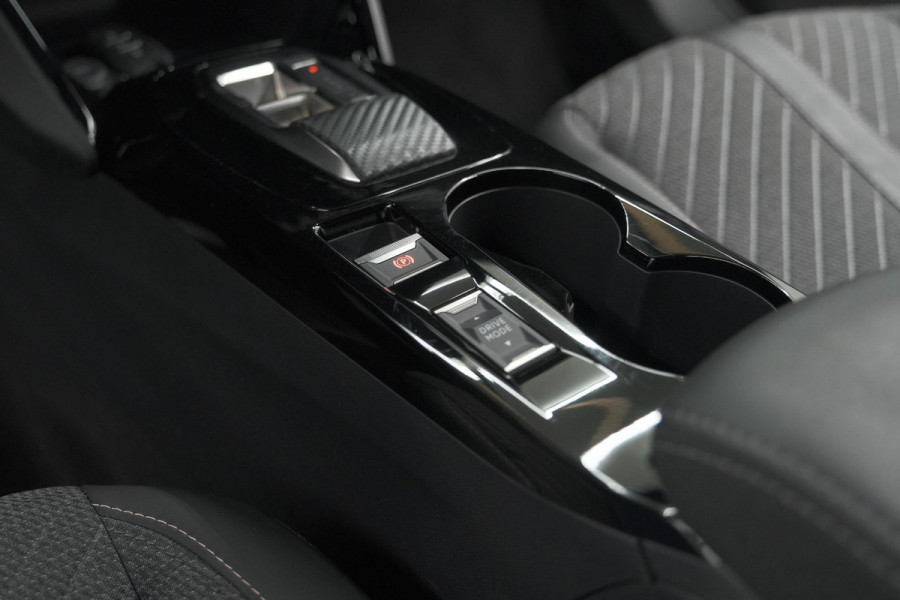 Peugeot 2008 PureTech 130 EAT8 Allure | 100% Benzine | Parkeersensoren Voor + Achter | Apple CarPlay | Climate Control