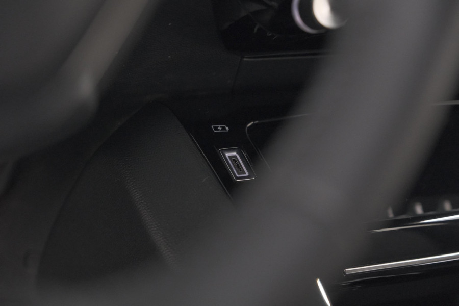 Peugeot 2008 PureTech 130 EAT8 Allure | 100% Benzine | Parkeersensoren Voor + Achter | Apple CarPlay | Climate Control