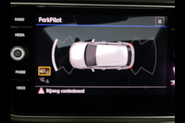 Volkswagen T-Roc 1.0 TSI Style 115pk 6bak| Panorama dak | LM-velgen| el. achterklep | Climatronic