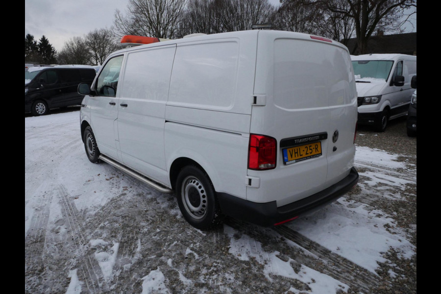 Volkswagen Transporter 2.0 TDI 150PK, L1H1, DSG-automaat, Airco, 2 x Schuifdeur, Dierenambulance-inrichting, Hondenvervoer
