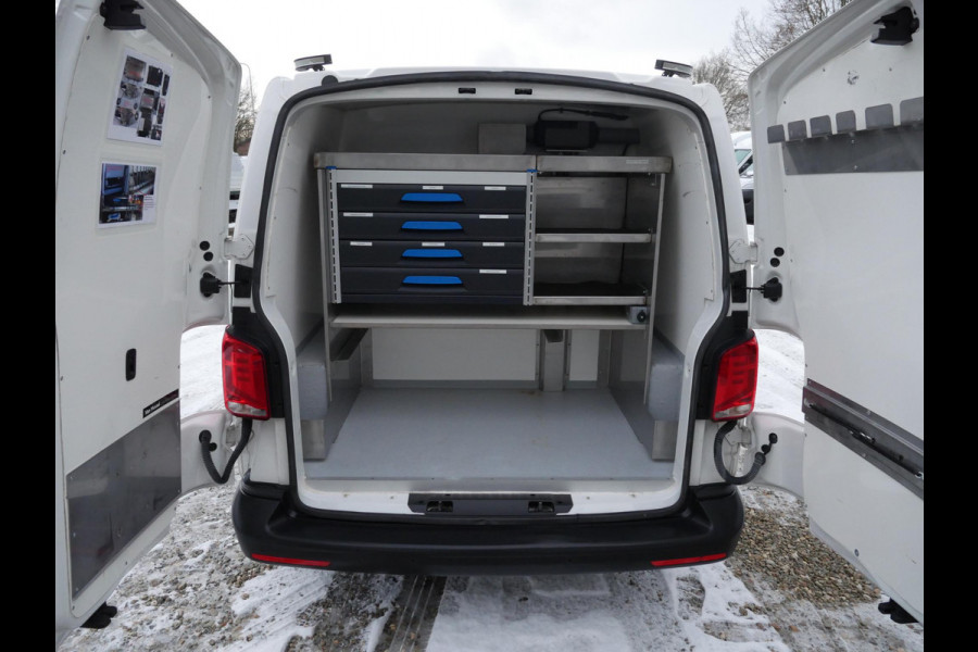 Volkswagen Transporter 2.0 TDI 150PK, L1H1, DSG-automaat, Airco, 2 x Schuifdeur, Dierenambulance-inrichting, Hondenvervoer