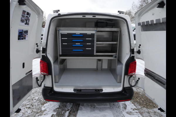 Volkswagen Transporter 2.0 TDI 150PK, L1H1, DSG-automaat, Airco, 2 x Schuifdeur, Dierenambulance-inrichting, Hondenvervoer