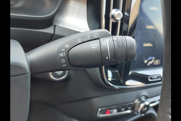 Volvo XC40 2.0 T4 R-Design | Leder | Trekhaak | Panodak