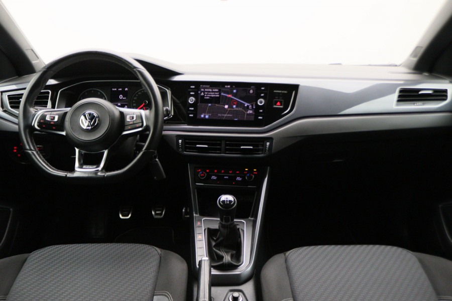 Volkswagen Polo 1.0 TSI Highline R-Line Climate, ACC, Apple Carplay, Sfeerverlichting, Sportstoelen, DAB, 17''