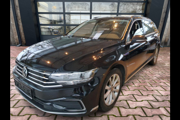 Volkswagen Passat Variant 1.4 TSI PHEV GTE Business Premium | LED Matrix | Virtual | Stoelverwarming | ACC | Park Assist | Travel Assist | Camera | Side Assist |