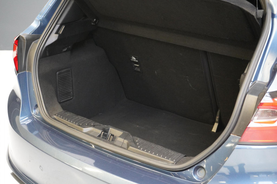 Ford Fiesta 1.0 EcoBoost Hybrid ST-Line | Carplay | Stoelverwarming | Stuurverwarming | Sportstuur | Privacy glass