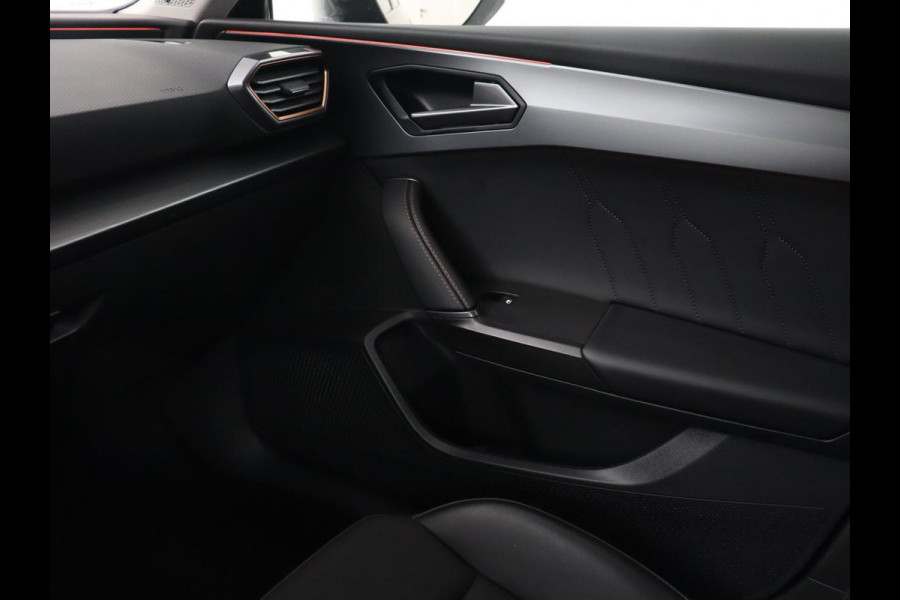 CUPRA Leon 2.0 TSI | Stoelverwarming | Beats Pack | Carplay | Carplay | Adaptive cruise | Memory | Sfeerverlichting | Stuurverwarming | Full LED | Sportstoelen