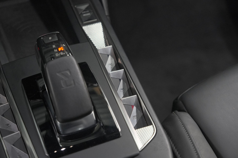 DS Ds 3 Crossback E-Tense So Chic 50 kWh | SHO = 93,8% | Allseason Banden | Camera | Dodehoekdetectie | Head-Up Display