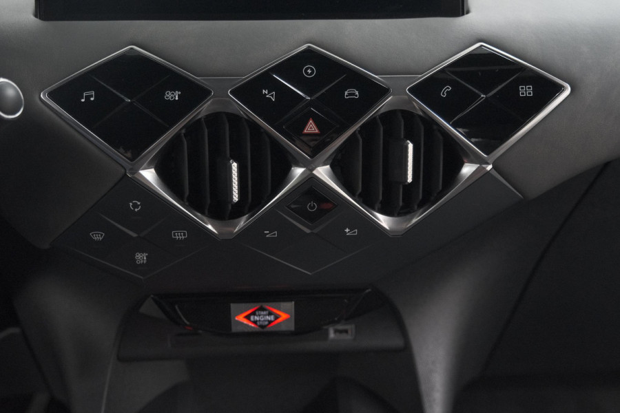DS Ds 3 Crossback E-Tense So Chic 50 kWh | SHO = 93,8% | Allseason Banden | Camera | Dodehoekdetectie | Head-Up Display