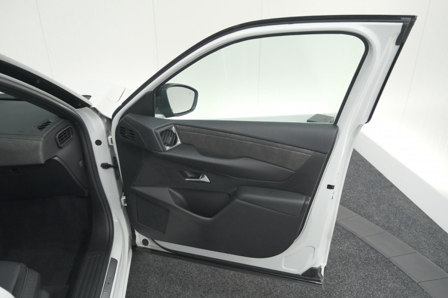 DS Ds 3 Crossback E-Tense So Chic 50 kWh | SHO = 93,8% | Allseason Banden | Camera | Dodehoekdetectie | Head-Up Display