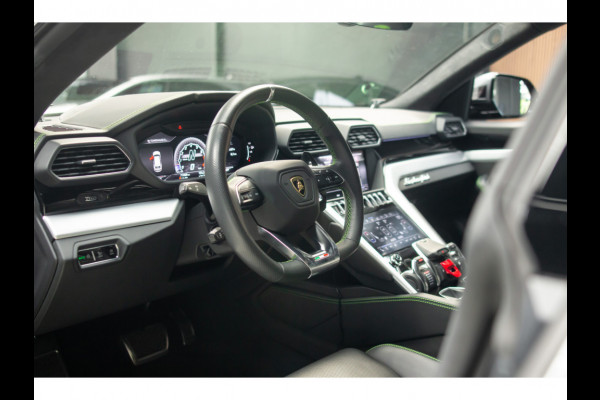Lamborghini Urus 4.0 V8 HUD Panodak Leer ACC Ceramic Akrapovic Keyless 360 Camera B&O Massage Alcantara hemel Elektr. achterklep Elektr. verstelbare stoelen met memory Afneemb. trekhaak Softclose Achterasbesturing Elektr. verstelbare stuurwiel Navi Stoelverwarming voor & achter Stuurverwarming Stoelventilatie PDC LM ve