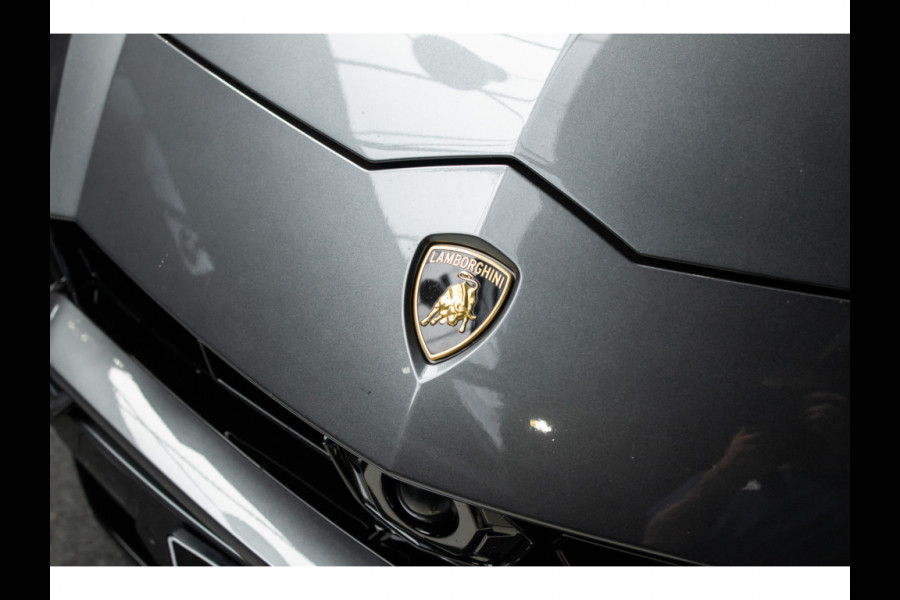 Lamborghini Urus 4.0 V8 HUD Panodak Leer ACC Ceramic Akrapovic Keyless 360 Camera B&O Massage Alcantara hemel Elektr. achterklep Elektr. verstelbare stoelen met memory Afneemb. trekhaak Softclose Achterasbesturing Elektr. verstelbare stuurwiel Navi Stoelverwarming voor & achter Stuurverwarming Stoelventilatie PDC LM ve