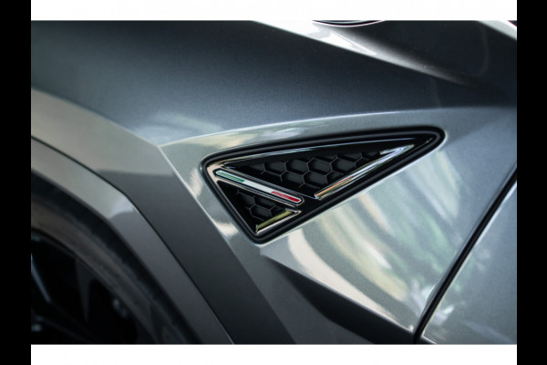 Lamborghini Urus 4.0 V8 HUD Panodak Leer ACC Ceramic Akrapovic Keyless 360 Camera B&O Massage Alcantara hemel Elektr. achterklep Elektr. verstelbare stoelen met memory Afneemb. trekhaak Softclose Achterasbesturing Elektr. verstelbare stuurwiel Navi Stoelverwarming voor & achter Stuurverwarming Stoelventilatie PDC LM ve