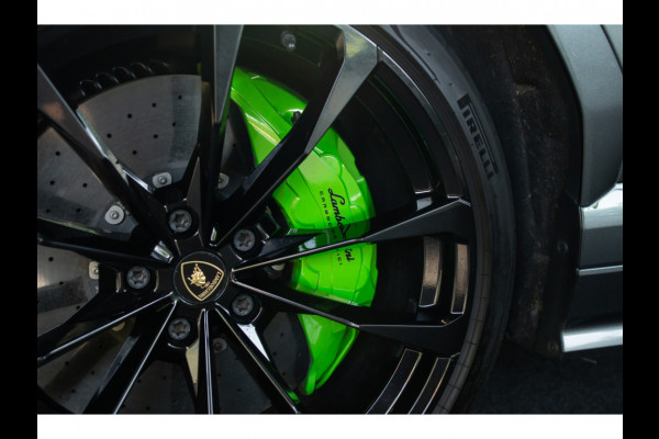 Lamborghini Urus 4.0 V8 HUD Panodak Leer ACC Ceramic Akrapovic Keyless 360 Camera B&O Massage Alcantara hemel Elektr. achterklep Elektr. verstelbare stoelen met memory Afneemb. trekhaak Softclose Achterasbesturing Elektr. verstelbare stuurwiel Navi Stoelverwarming voor & achter Stuurverwarming Stoelventilatie PDC LM ve