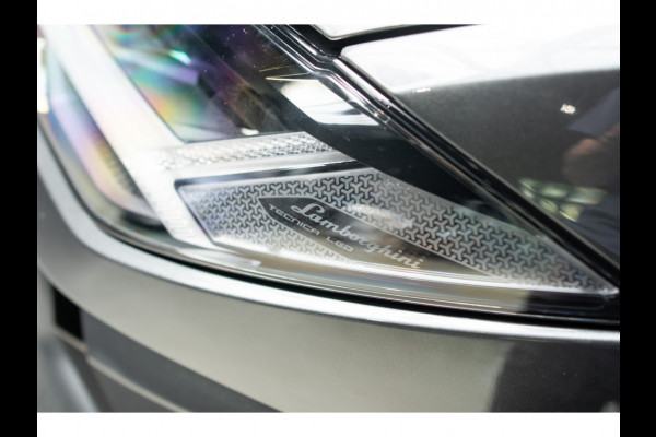 Lamborghini Urus 4.0 V8 HUD Panodak Leer ACC Ceramic Akrapovic Keyless 360 Camera B&O Massage Alcantara hemel Elektr. achterklep Elektr. verstelbare stoelen met memory Afneemb. trekhaak Softclose Achterasbesturing Elektr. verstelbare stuurwiel Navi Stoelverwarming voor & achter Stuurverwarming Stoelventilatie PDC LM ve
