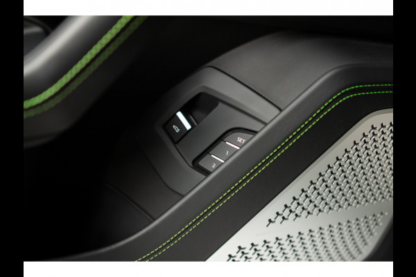 Lamborghini Urus 4.0 V8 HUD Panodak Leer ACC Ceramic Akrapovic Keyless 360 Camera B&O Massage Alcantara hemel Elektr. achterklep Elektr. verstelbare stoelen met memory Afneemb. trekhaak Softclose Achterasbesturing Elektr. verstelbare stuurwiel Navi Stoelverwarming voor & achter Stuurverwarming Stoelventilatie PDC LM ve