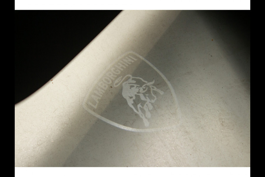 Lamborghini Urus 4.0 V8 HUD Panodak Leer ACC Ceramic Akrapovic Keyless 360 Camera B&O Massage Alcantara hemel Elektr. achterklep Elektr. verstelbare stoelen met memory Afneemb. trekhaak Softclose Achterasbesturing Elektr. verstelbare stuurwiel Navi Stoelverwarming voor & achter Stuurverwarming Stoelventilatie PDC LM ve